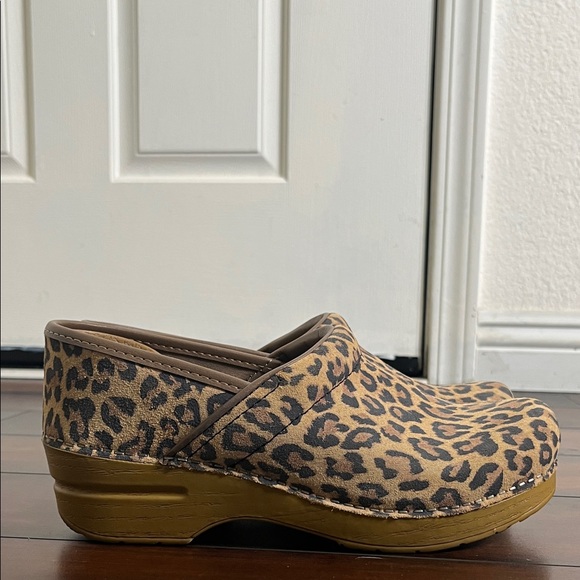 Dansko Brown Leopard Print Mules - Picture 1 of 9